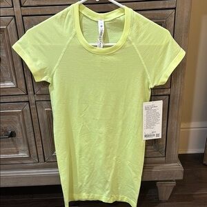 Lululemon Lime Short Sleeve Tee